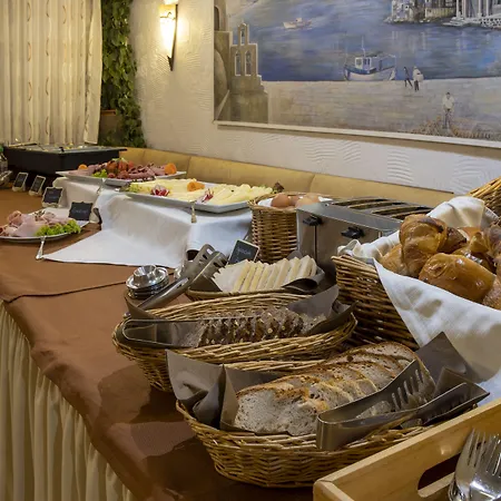Restaurant Meteora Hotel 3*